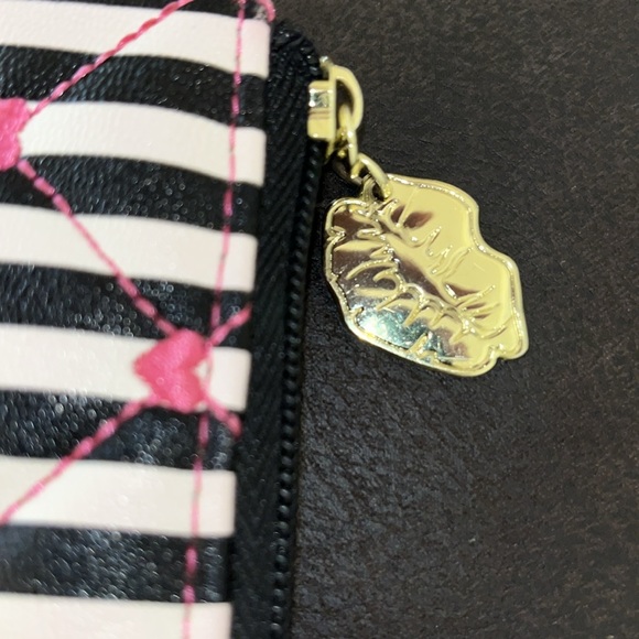 Beautiful Betsey Johnson Quilted Heart Wallet - Picture 5 of 5